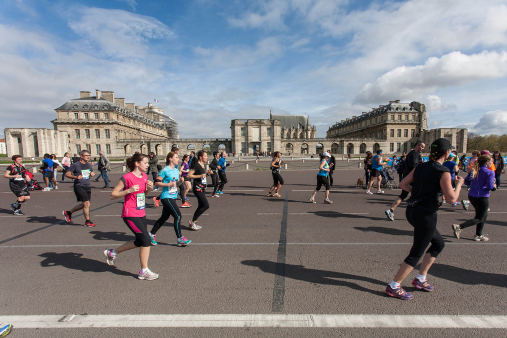 Runners in the Paris Marathon