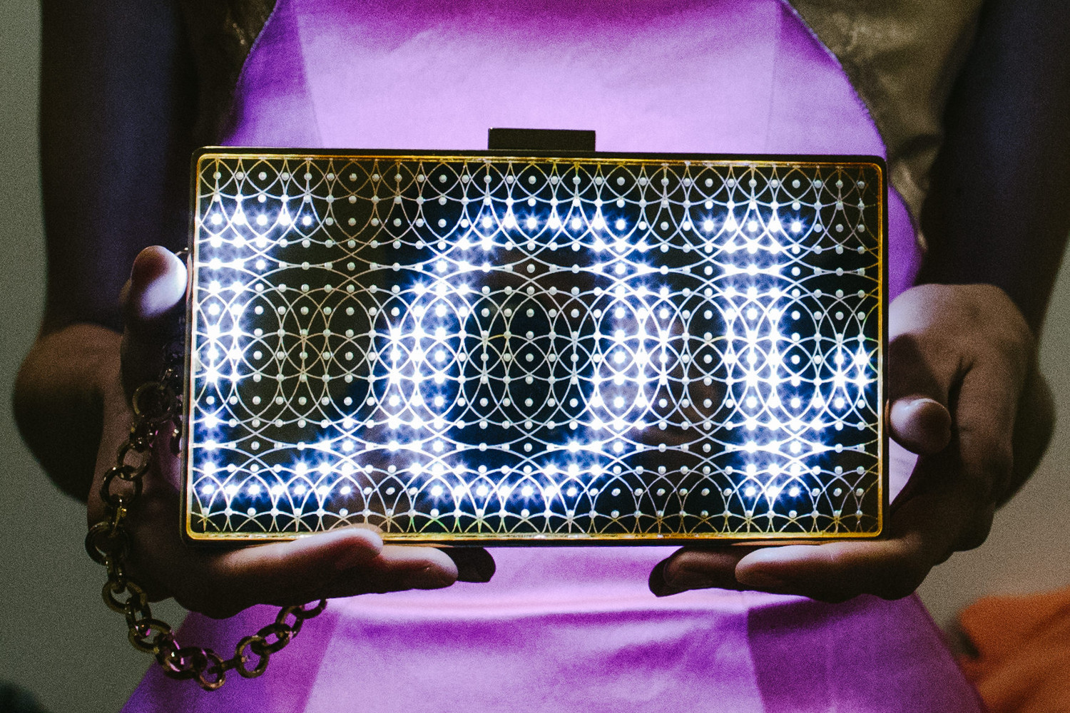 CuteCircuit_Mirror_handbag