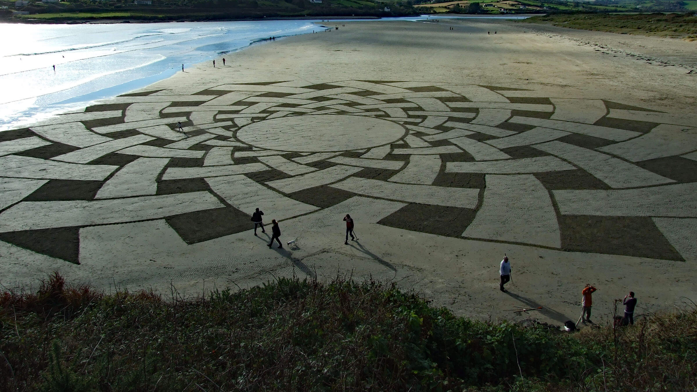 Artist Spends Up To 8 Hours On Beautiful Sand Paintings That Will Be Swept  Away By The Wind