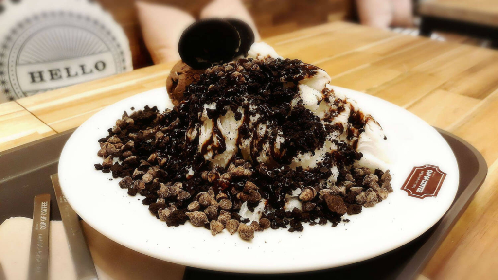 2 shaved-ice-with-chocolate-3614333
