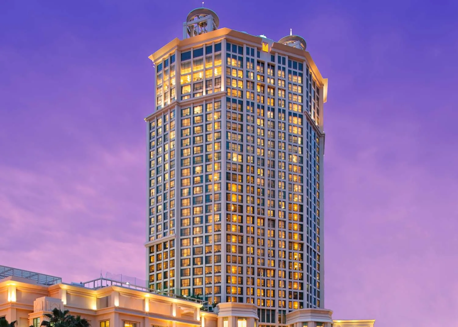 2b Millennium Grand Copthorne 109648015_Grand Copthorne Waterfront Facade Night View_3744x5616