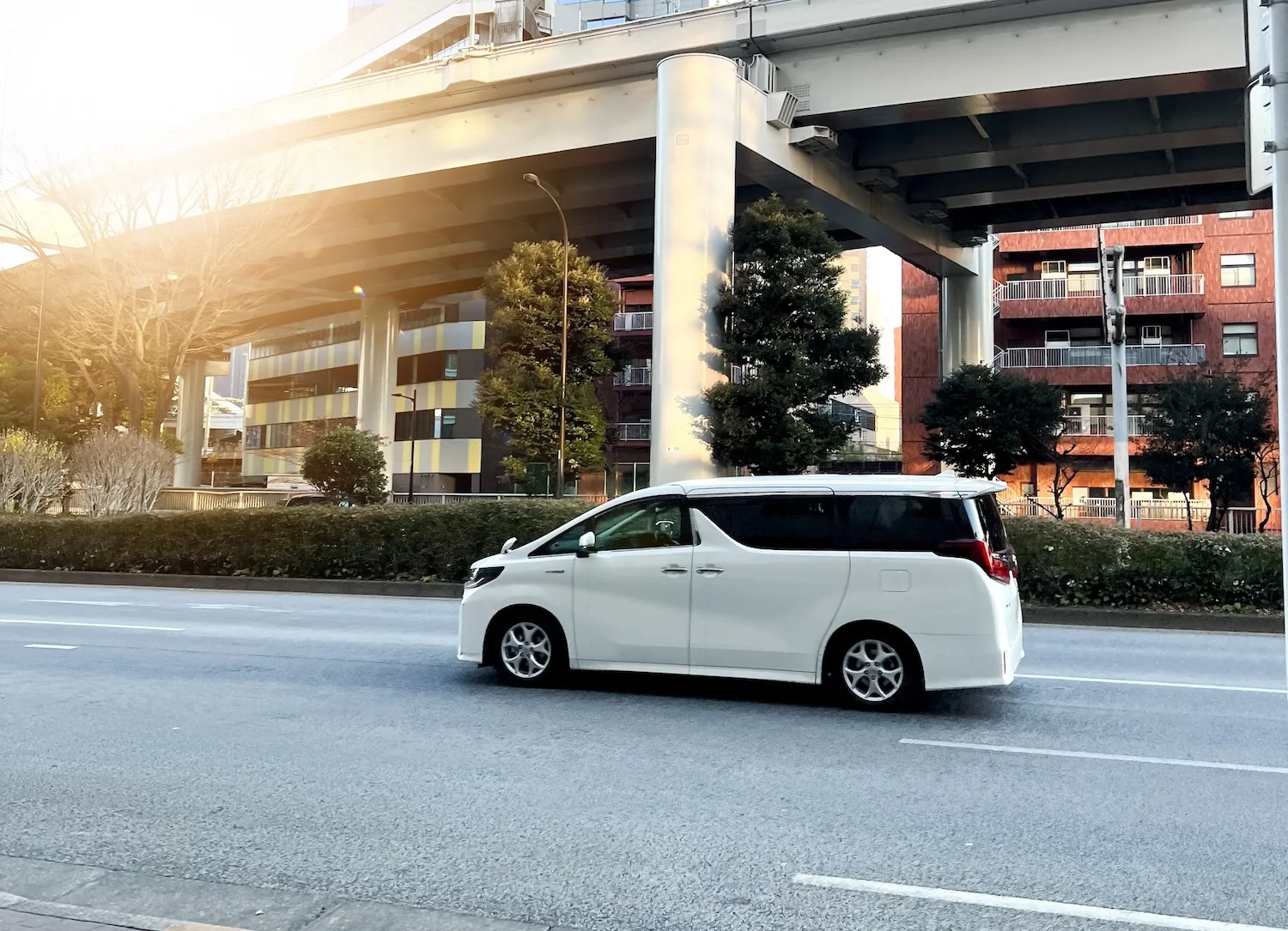 Tokyo,japan,-,Januari,01,2023,;,A,White,Toyota,Alphard,Passes