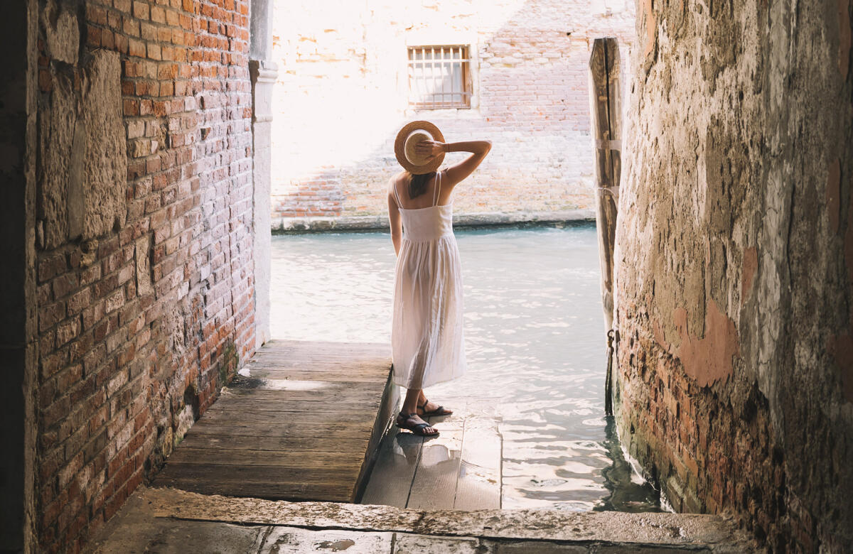 Destination Style: 8 Captivating Travel Looks